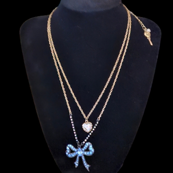 🎀🩵Betsey Johnson VINTAGE Blue Bow & Heart Double Necklace - EPC🩵🎀 - Picture 4 of 5